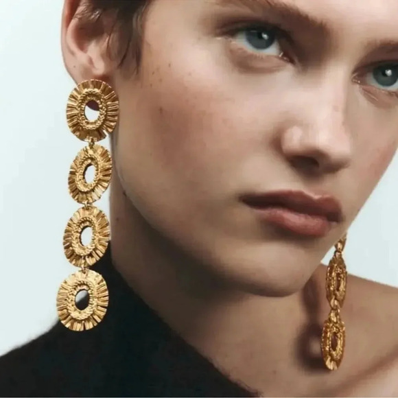 Zara Gold Textured Rings Statement Earrings - Picture 1 of 6